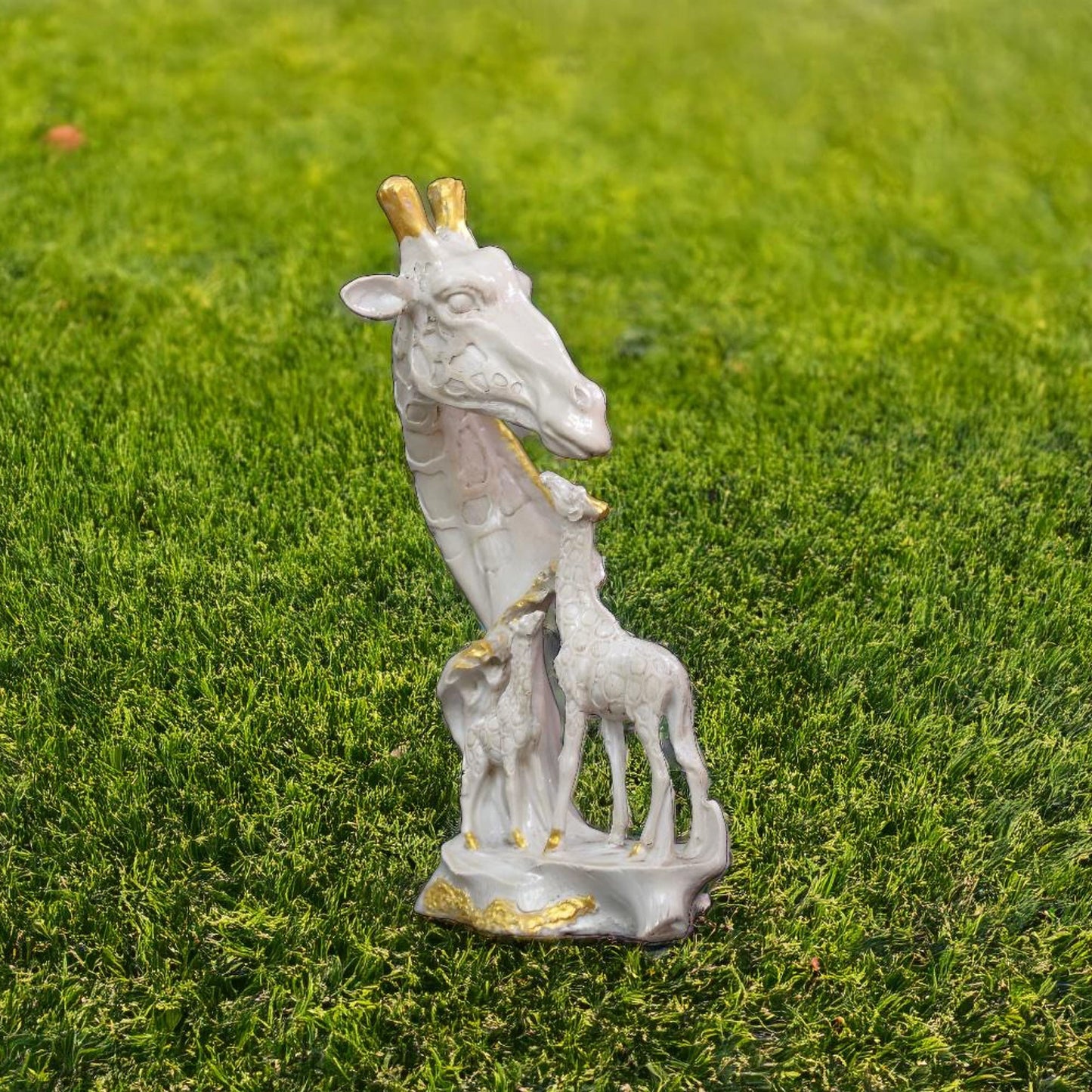 Giraffe Face With Family Antique Sculpture (White) | EnamorarDecor