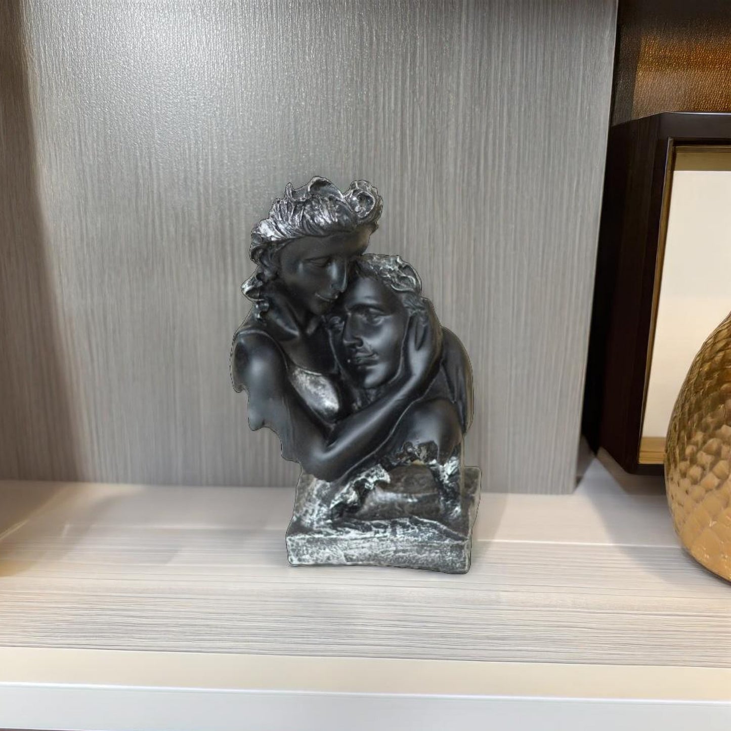 Men Resting Romantic Couple Sculpture (Black) | EnamorarDecor