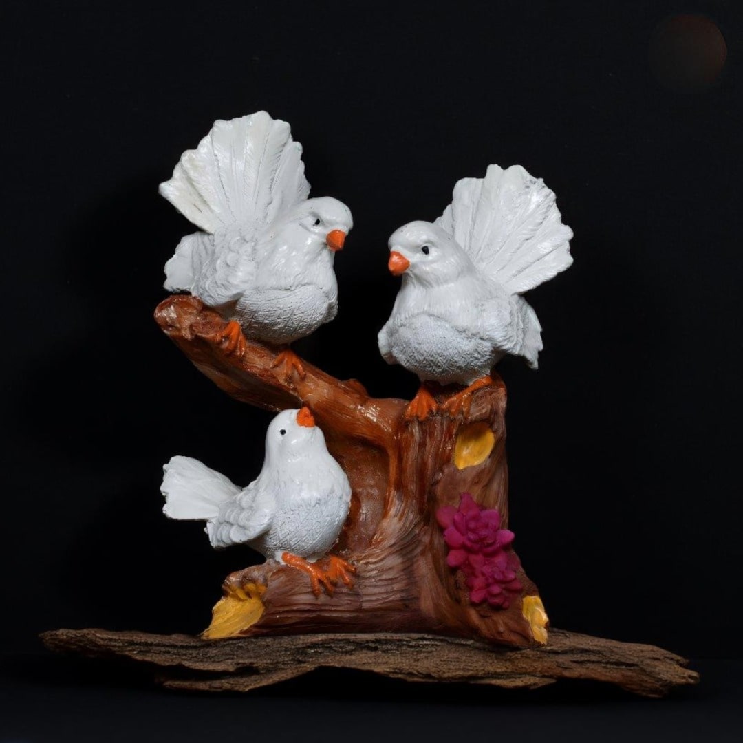 Three Pigeons on Stem Antique Sculpture (White) | EnamorarDecor