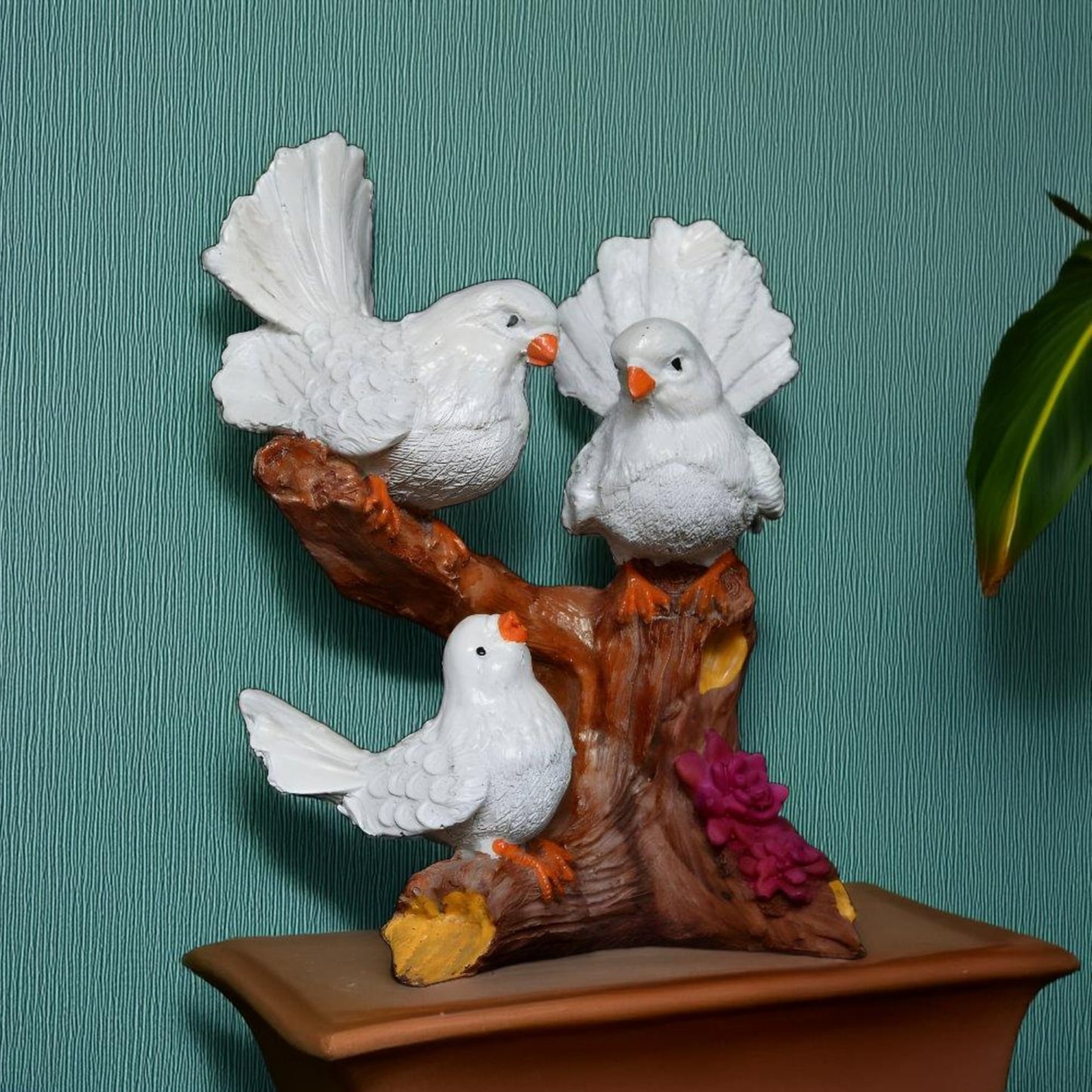 Three Pigeons on Stem Antique Sculpture (White) | EnamorarDecor