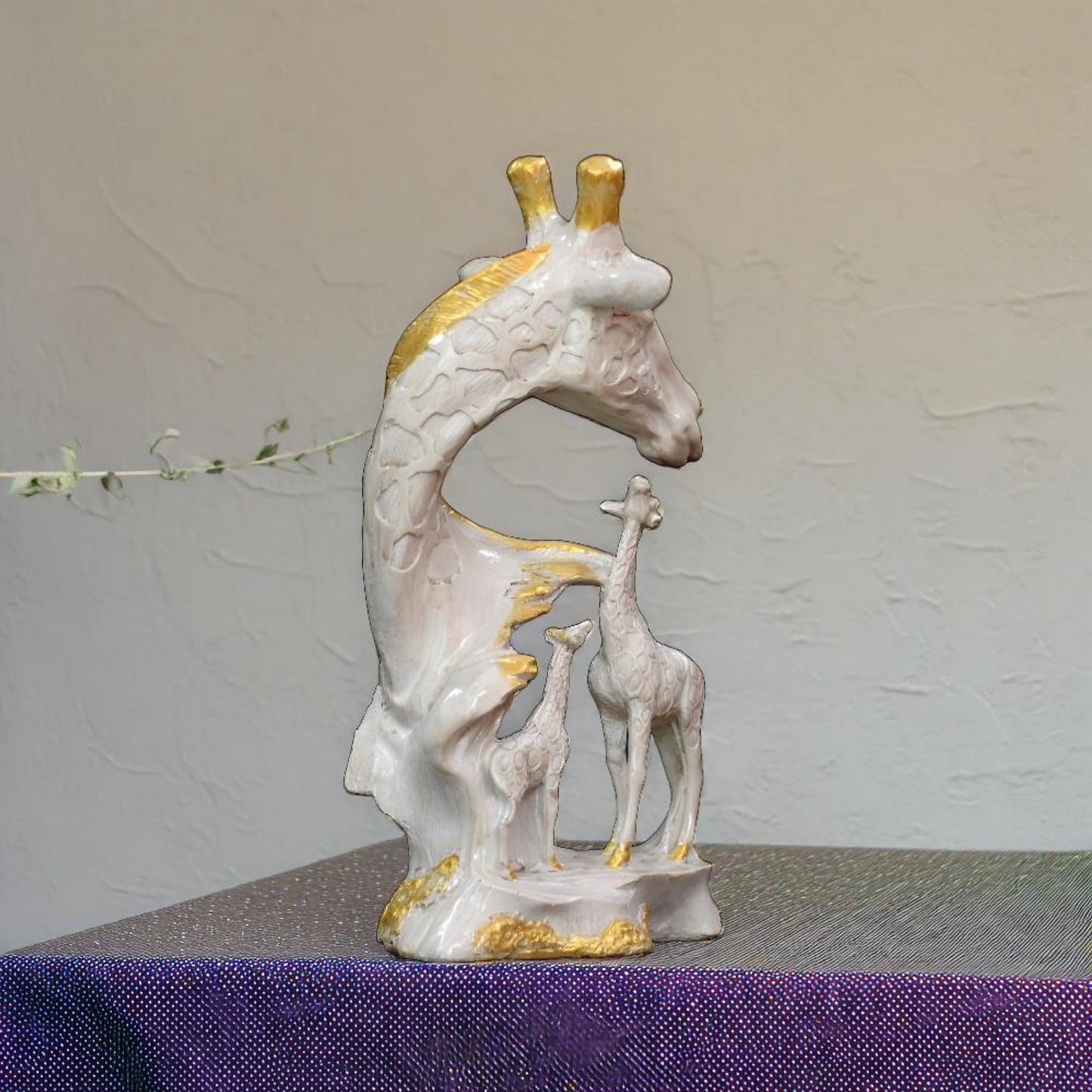 Giraffe Face With Family Antique Sculpture (White) | EnamorarDecor