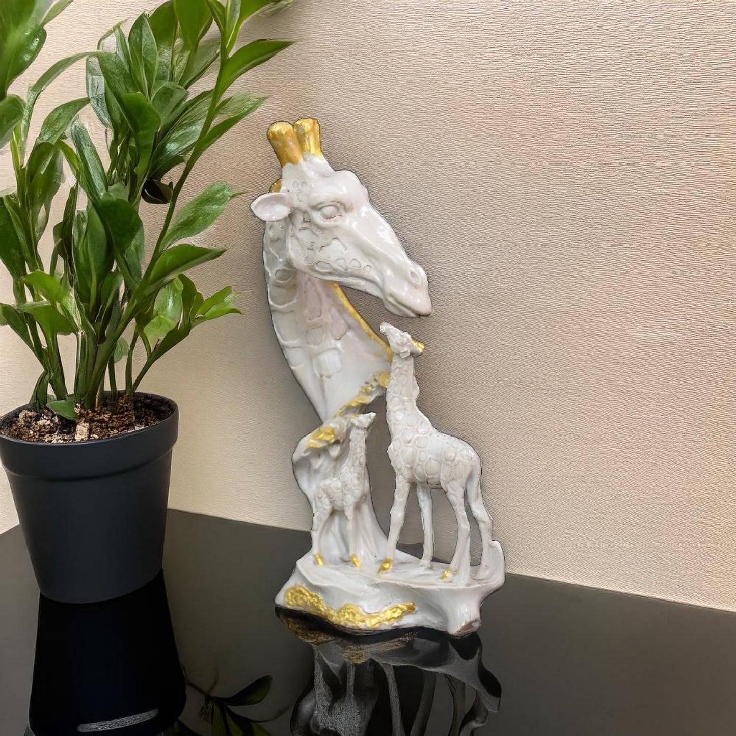 Giraffe Face With Family Antique Sculpture (White) | EnamorarDecor
