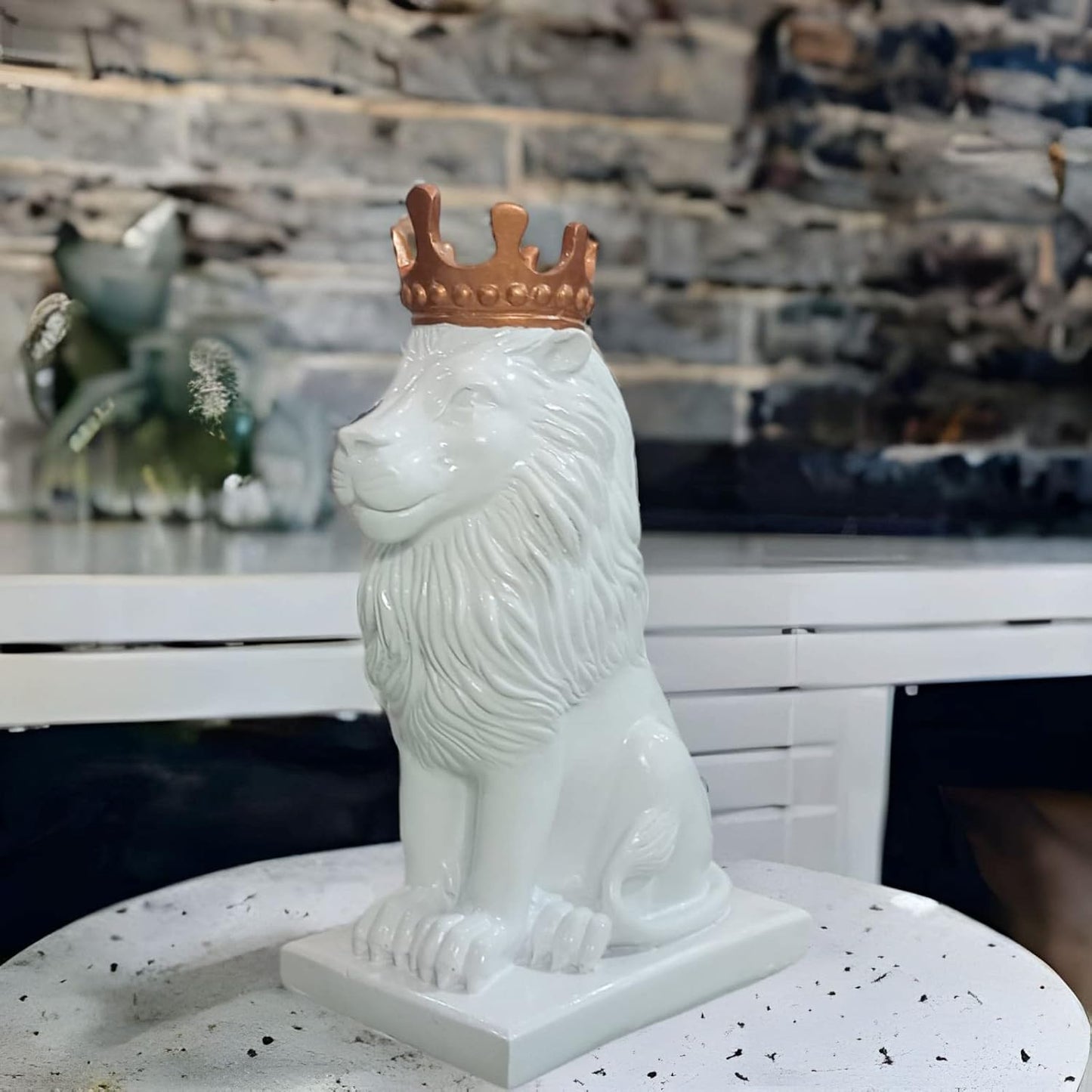 Antique Royal King Lion With Crown (White) Sculpture | EnamorarDecor